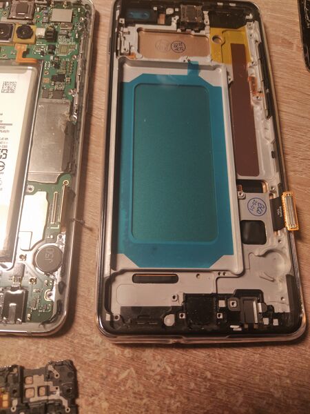 File:Mobile checkthecables.jpg